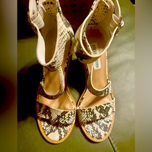 Steve Madden Snake Print Heals, NWT